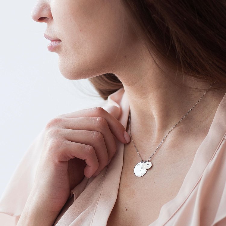 Серебряное колье с гравировкой "Влюбленные" 18996 от ювелирного магазина Оникс - 1