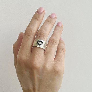 Кольцо с сердечком - Купить золотое кольцо с бриллиантом в виде сердца. Серебряное кольцо с камнем в форме сердца - ювелирный магазин Оникс