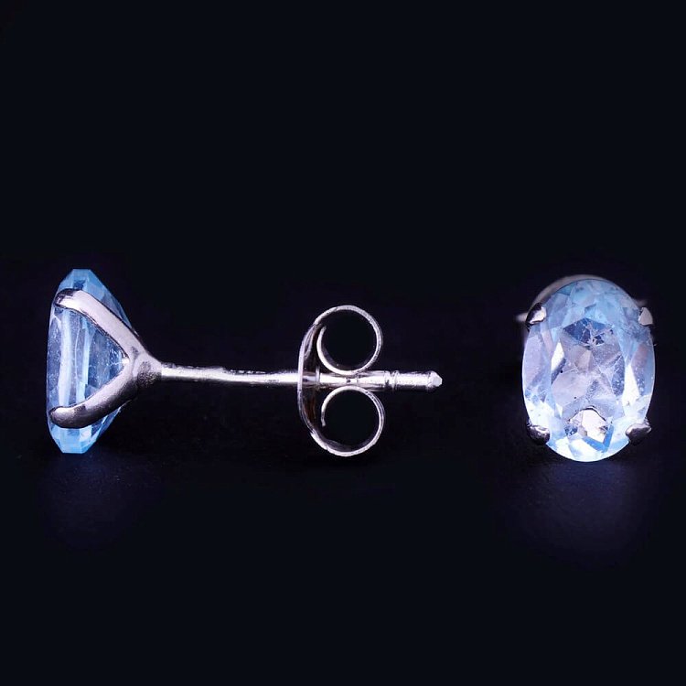 Сережки-Пусети "Топаз блакитний", родій (7мм) 121375 від ювелірного магазину Онікс