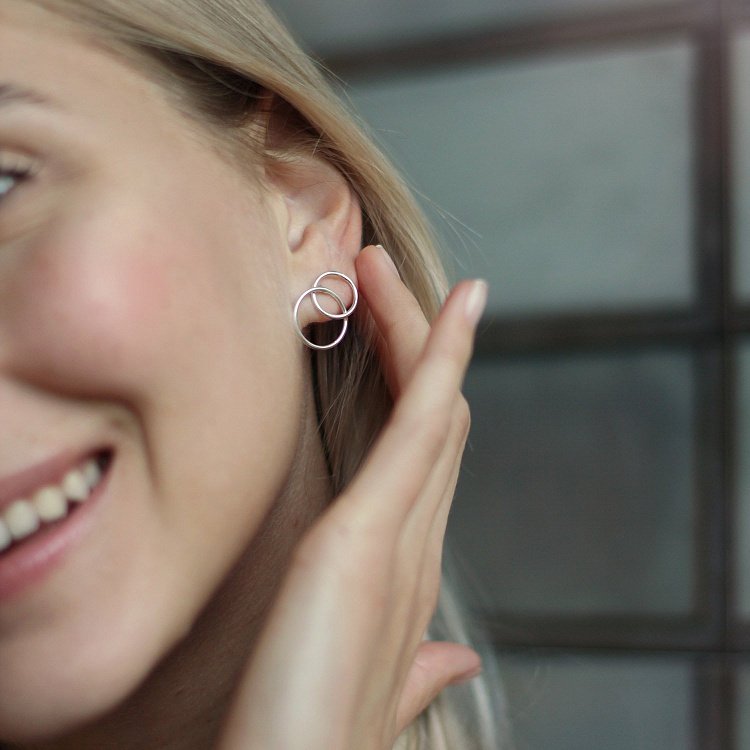 Срібні сережки - пусети "Перетин кілець" 122584 від ювелірного магазину Онікс - 6