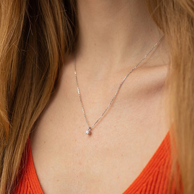 Кольє в білому золоті з діамантом 719321121 від ювелірного магазину Онікс - 1