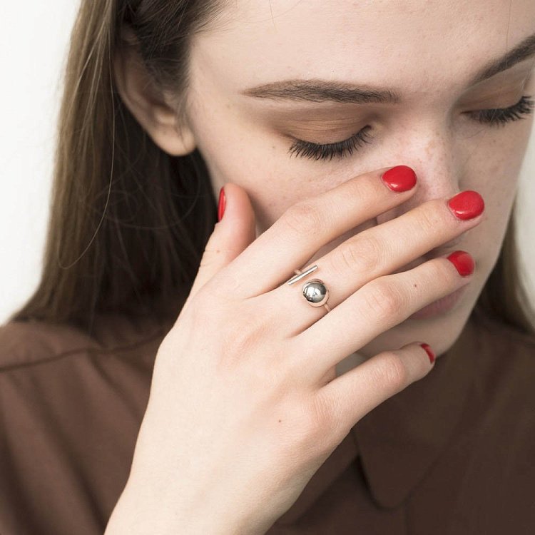 Серебряное кольцо без камней 112145 от ювелирного магазина Оникс - 2