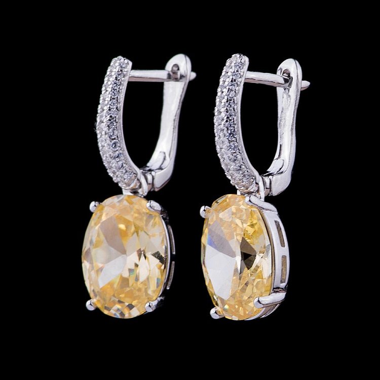 Серебряные серьги с фианитами 122011 от ювелирного магазина Оникс