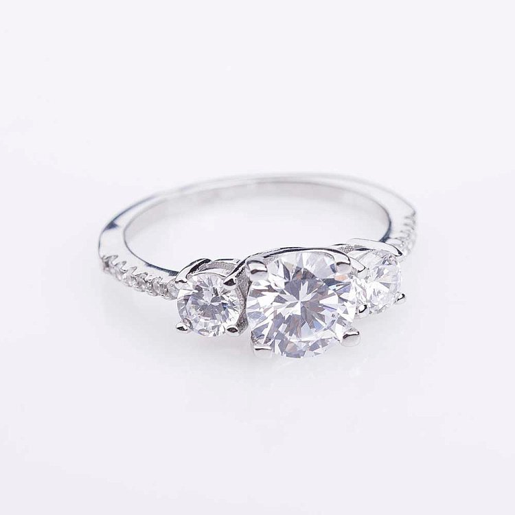 Серебряное кольцо с фианитами 111833 от ювелирного магазина Оникс - 2