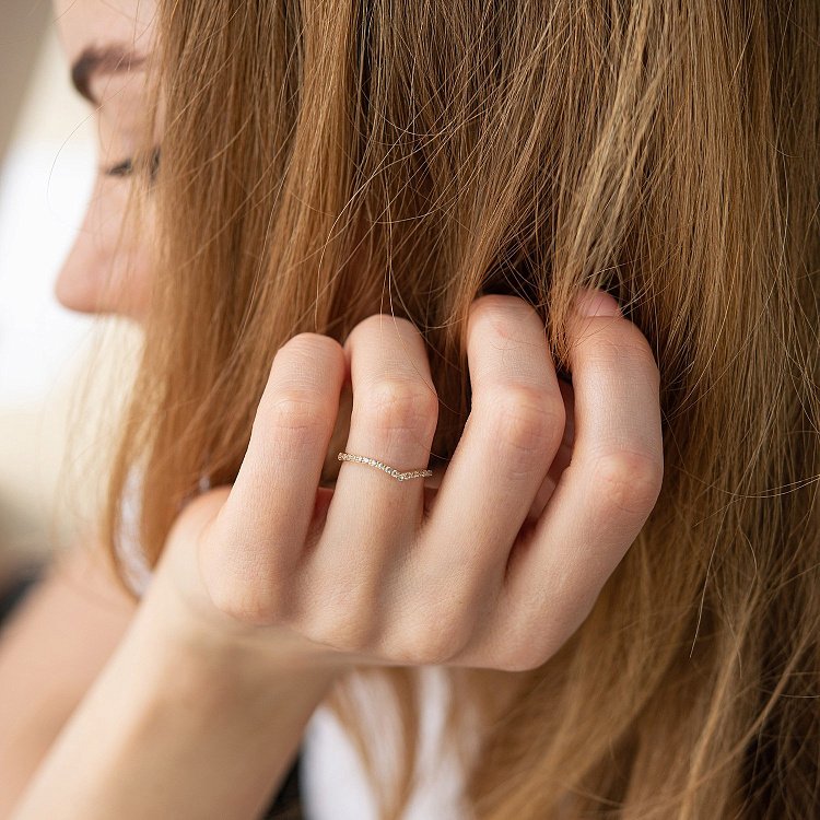 Каблучка "Особлива" з фіанітами (жовте золото) к07467 від ювелірного магазину Онікс - 3