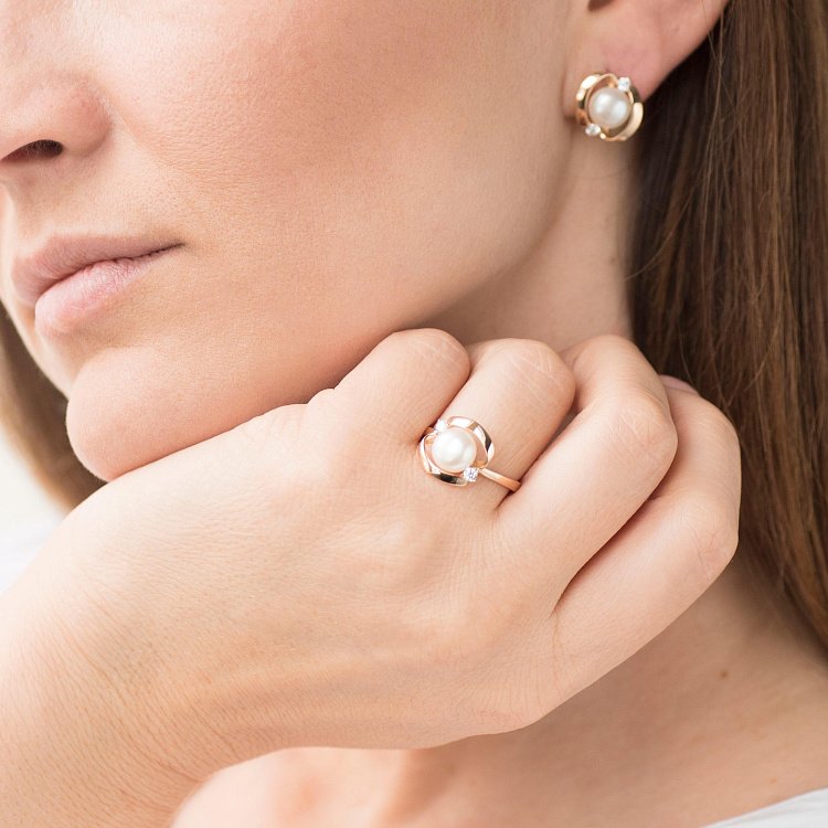 Золотое кольцо с жемчугом и фианитами к05500 от ювелирного магазина Оникс - 4