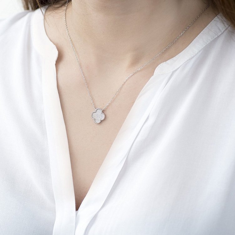 Серебряное колье с фианитами 18210 от ювелирного магазина Оникс