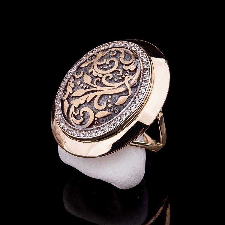 Золотое кольцо с фианитами к04086 от ювелирного магазина Оникс - 1