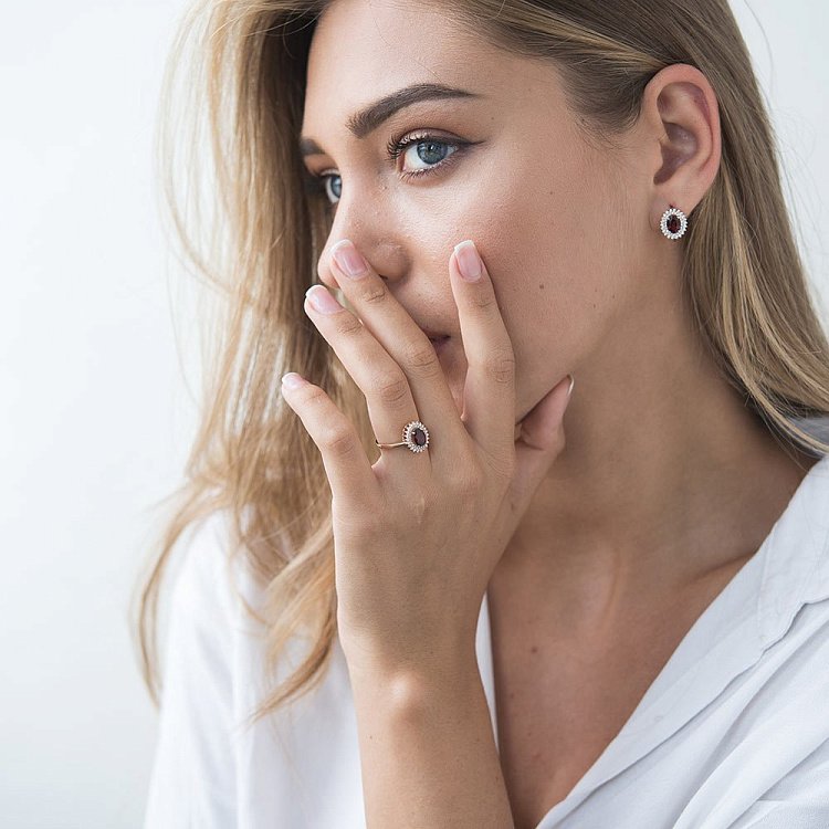 Золотое кольцо с пиропом (гранатом) и фианитами к05088 от ювелирного магазина Оникс - 4