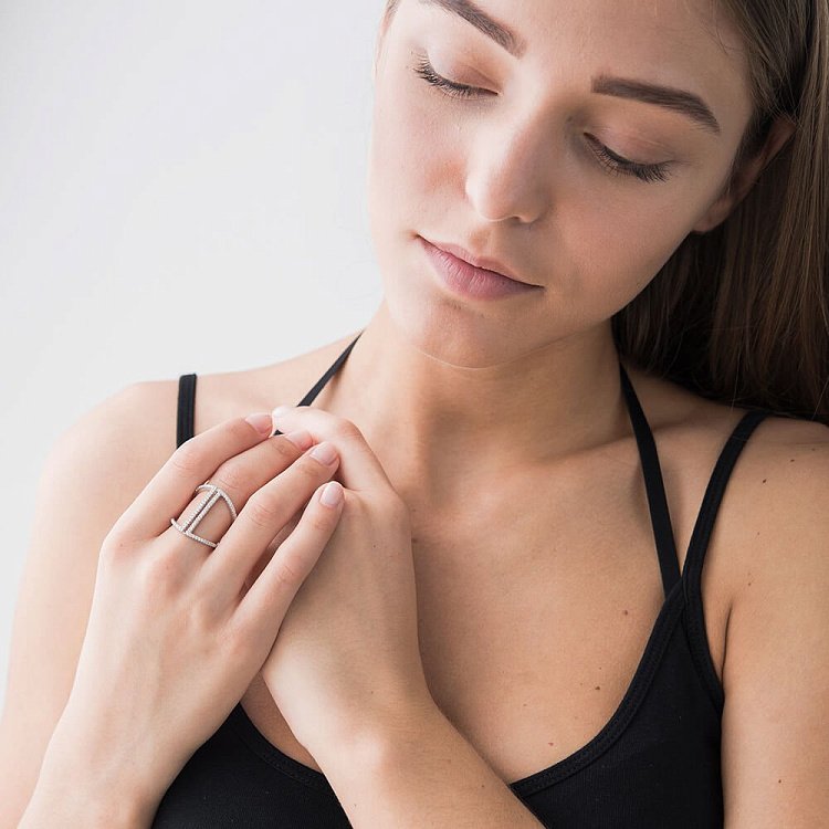 Срібний перстень з фіанітами (родій) 111730 від ювелірного магазину Онікс - 5