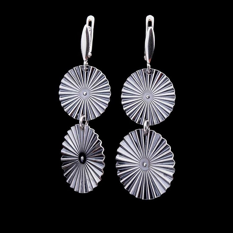 Серьги из серебра 12054 Серьги из серебра 12054 от ювелирного магазина Оникс