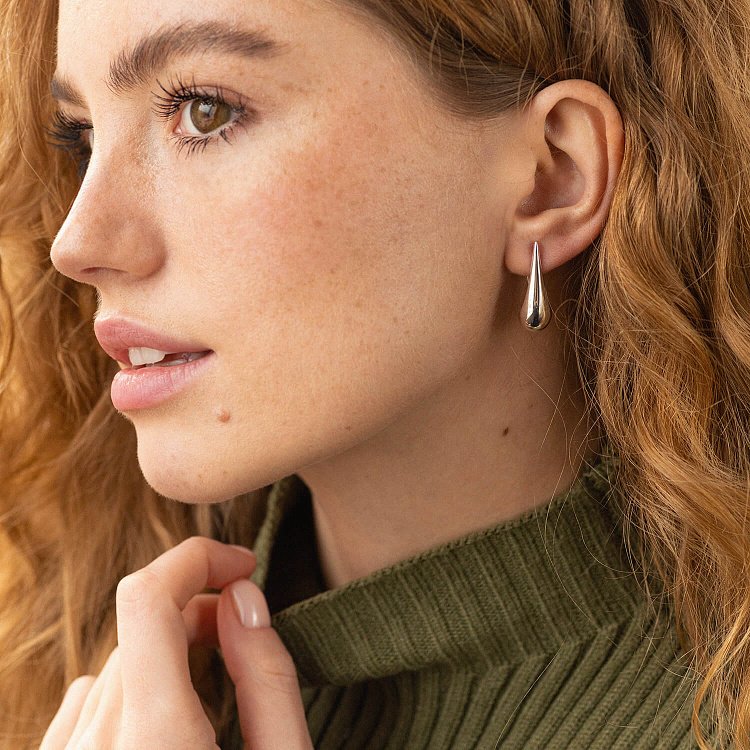 Сережки "Маленькі крапельки" у сріблі (2.6 см) 122497 від ювелірного магазину Онікс - 2