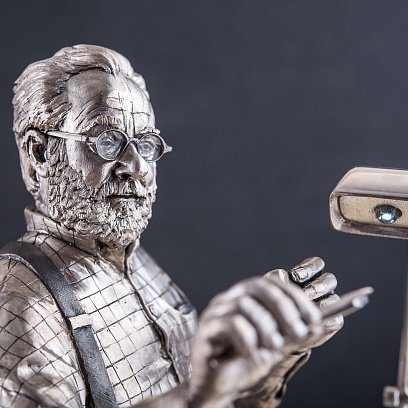 Срібна фігура ручної роботи "Ювелір за роботою" сер00034ю №7