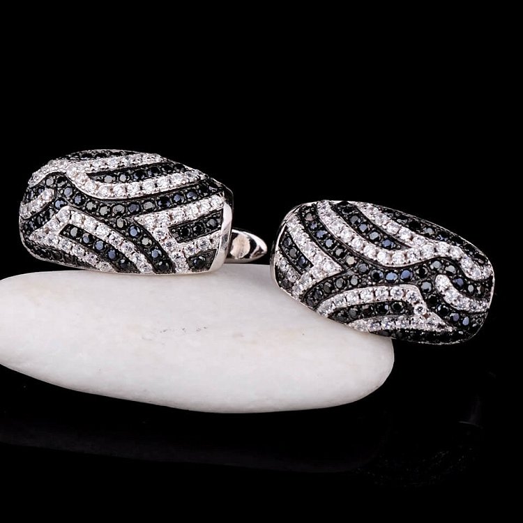 Срібні сережки з фіанітами 121287 від ювелірного магазину Онікс - 1