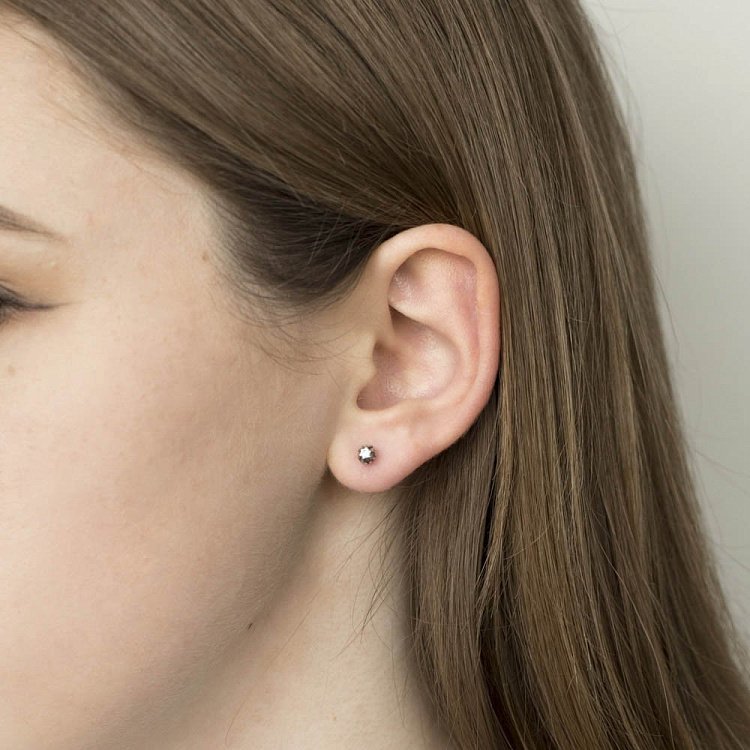 Серебряные серьги-гвоздики с фианитами 121891 от ювелирного магазина Оникс - 3