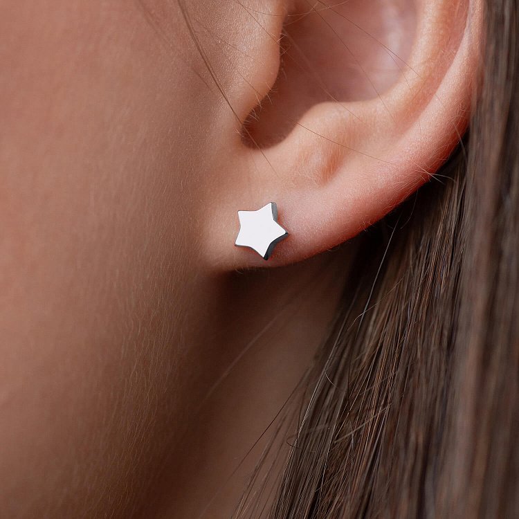 Золотые серьги-гвоздики со звездочками с06184 от ювелирного магазина Оникс - 2