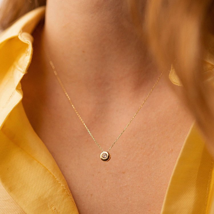 Женское колье из желтого золота (фианит) кол00600 от ювелирного магазина Оникс - 1