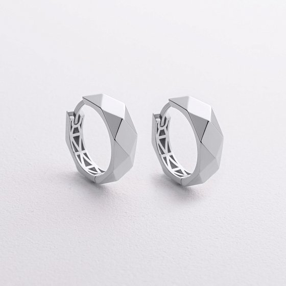 Серьги - кольца "Грани" в белом золоте с09367