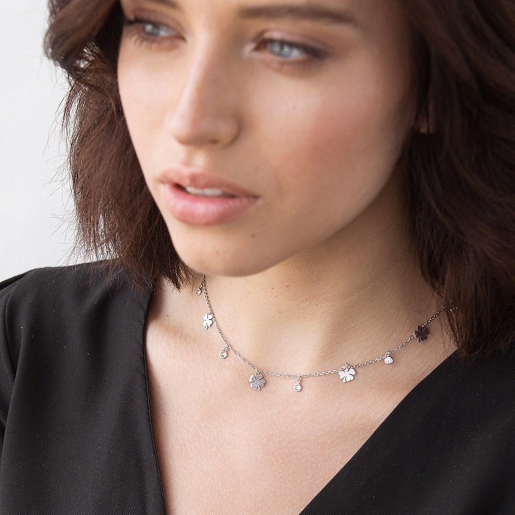 Серебряное колье Клевера с фианитами 18875 от ювелирного магазина Оникс - 1