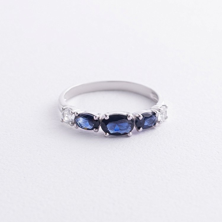 Срібна каблучка з синт. сапфірами і фіанітами 1722/1р-NSPH Срібна каблучка з синт. сапфірами і фіанітами 1722/1р-NSPH від ювелірного магазину Онікс