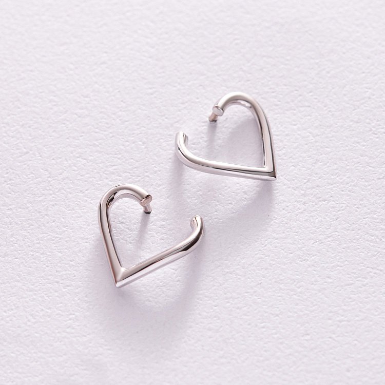 Серьги - пусеты "Сердечки" в белом золоте с08089 от ювелирного магазина Оникс