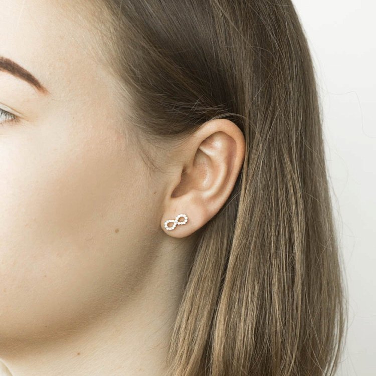 Золотые гвоздики "Бесконечность" с03670 от ювелирного магазина Оникс