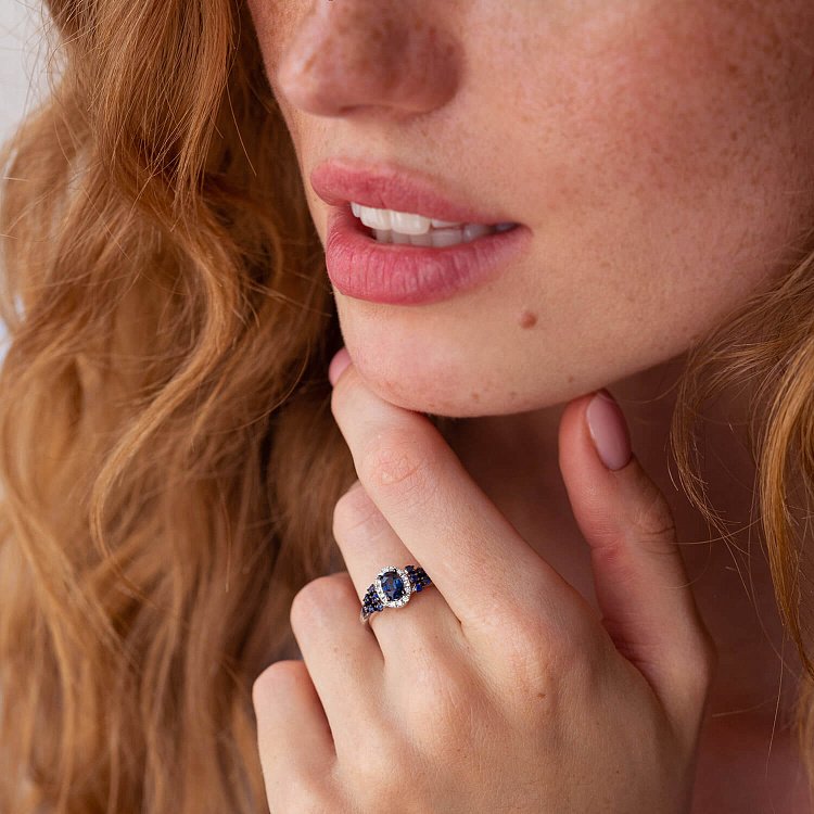 Золота каблучка з синіми сапфірами і діамантами MR18824gm від ювелірного магазину Онікс - 1