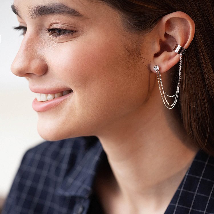 Сережка - каффа "Трініті" в білому золоті з ланцюжками (фіаніт) с08020 від ювелірного магазину Онікс