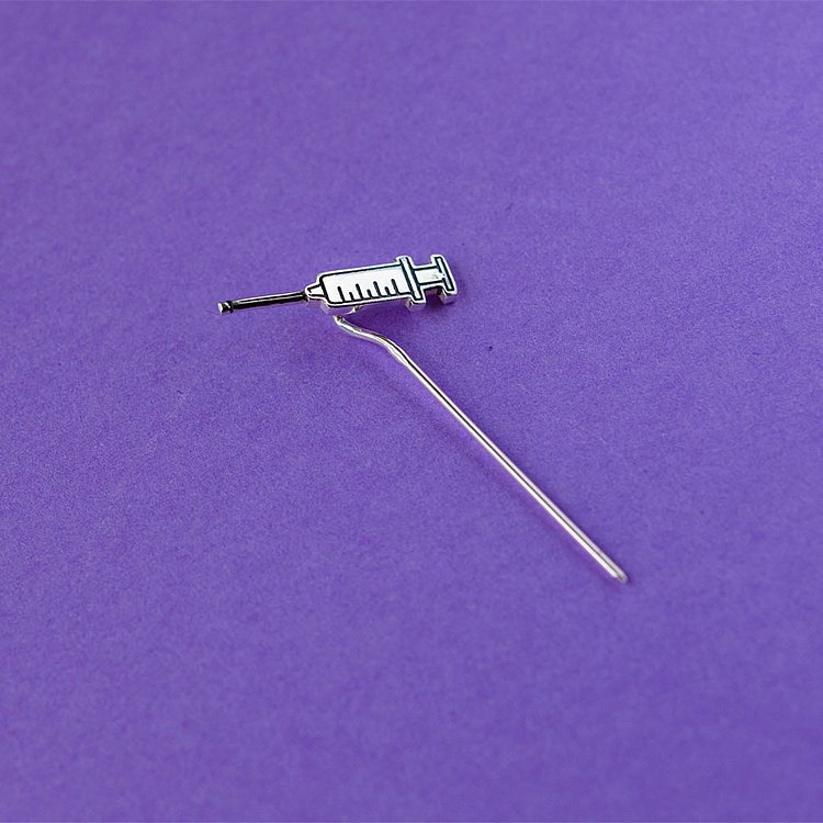 Медичний значок "Шприц" в сріблі 20047 від ювелірного магазину Онікс - 5