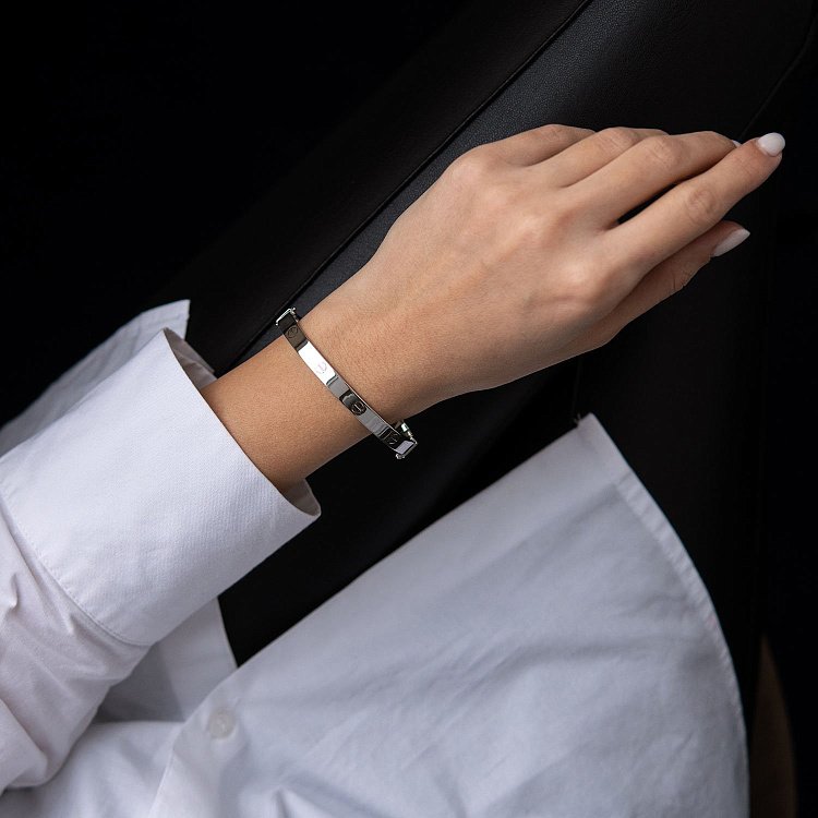 Жесткий браслет "Love" из белого золота (0.6 см) б02103 - 1 Жесткий браслет "Love" из белого золота (0.6 см) б02103 от ювелирного магазина Оникс - 1