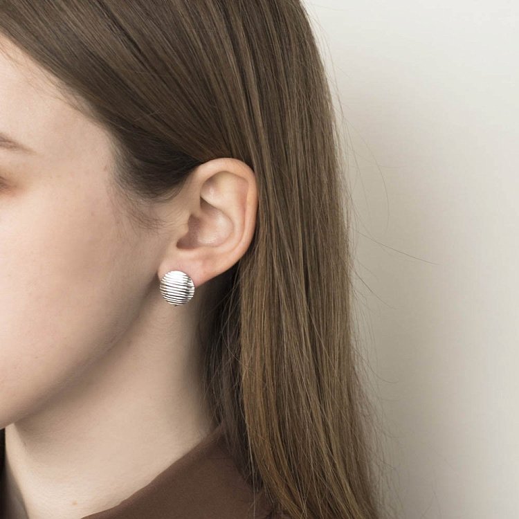 Срібні сережки на англійській застібці 122384 від ювелірного магазину Онікс