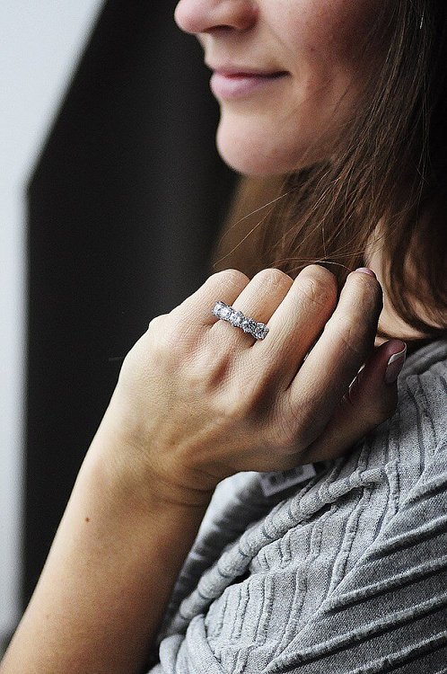 Кольцо (фианиты) к03020 - 1 Кольцо (фианиты) к03020 от ювелирного магазина Оникс - 1