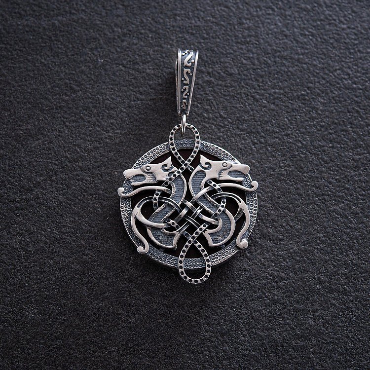 Серебряный кулон "Волки Рода" с деревом 088 от ювелирного магазина Оникс