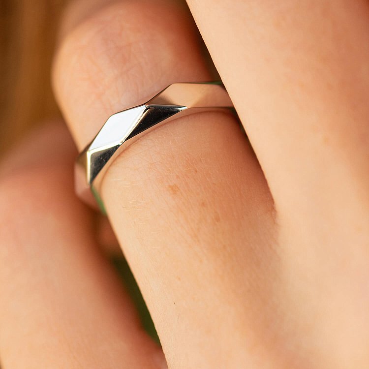 Обручка "Грані" у білому золоті 236801100 від ювелірного магазину Онікс - 3