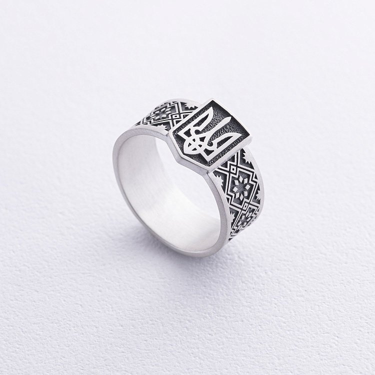 Срібна каблучка "Герб України - Тризуб. Вишиванка" 1301 від ювелірного магазину Онікс