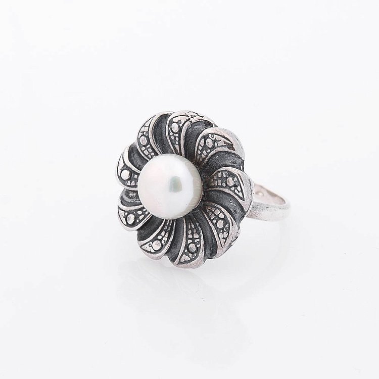 Каблучка "Квіточка" (культ. прісн. перли) 11293 Каблучка "Квіточка" (культ. прісн. перли) 11293 від ювелірного магазину Онікс