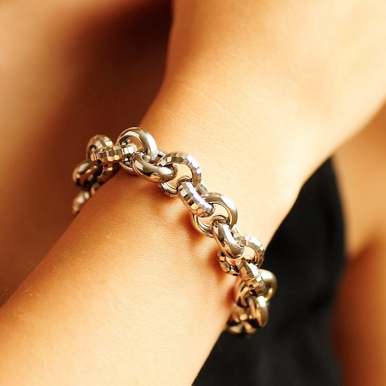 Серебряный женский браслет без камней 14535 от ювелирного магазина Оникс