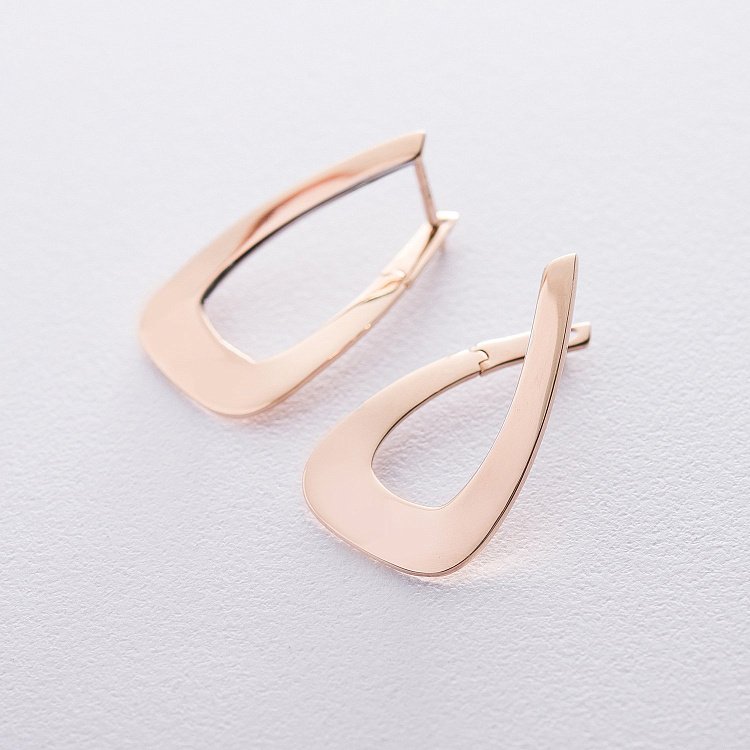 Золоті сережки на англійській застібці с06610 від ювелірного магазину Онікс