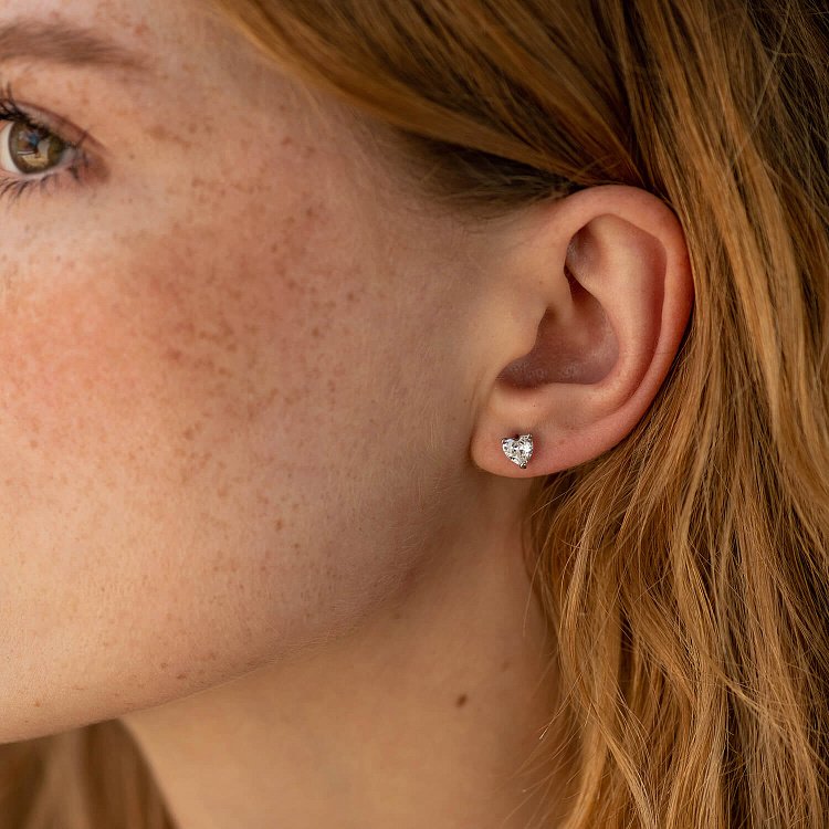 Срібні сережки - пусети "Сердечки" з фіанітами ﻿1119 від ювелірного магазину Онікс - 1