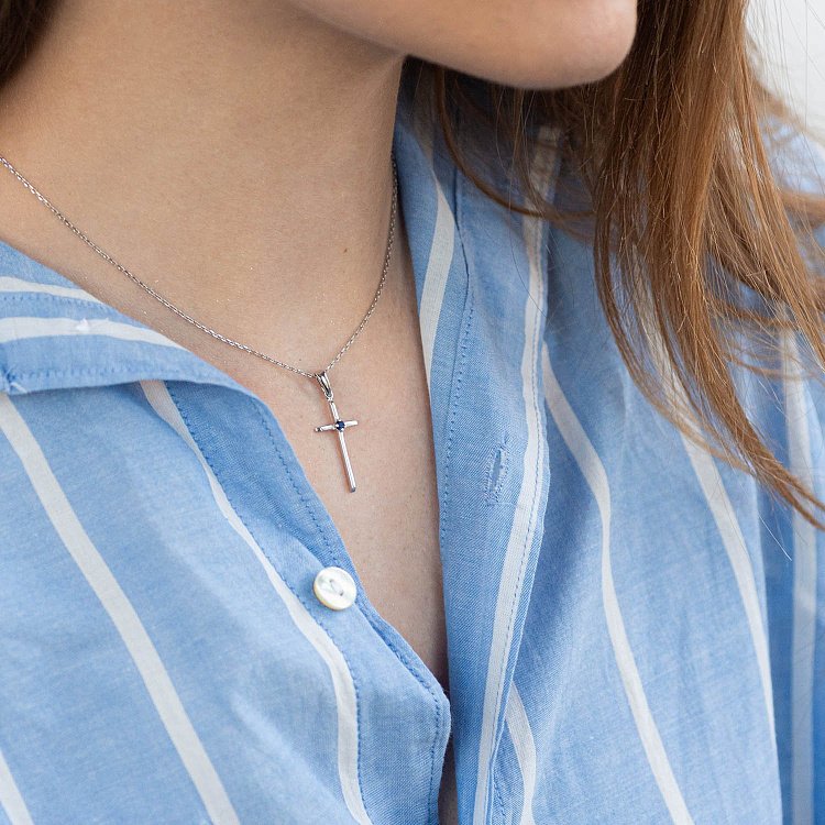 Золотий хрестик з сапфіром пб0250 від ювелірного магазину Онікс - 1