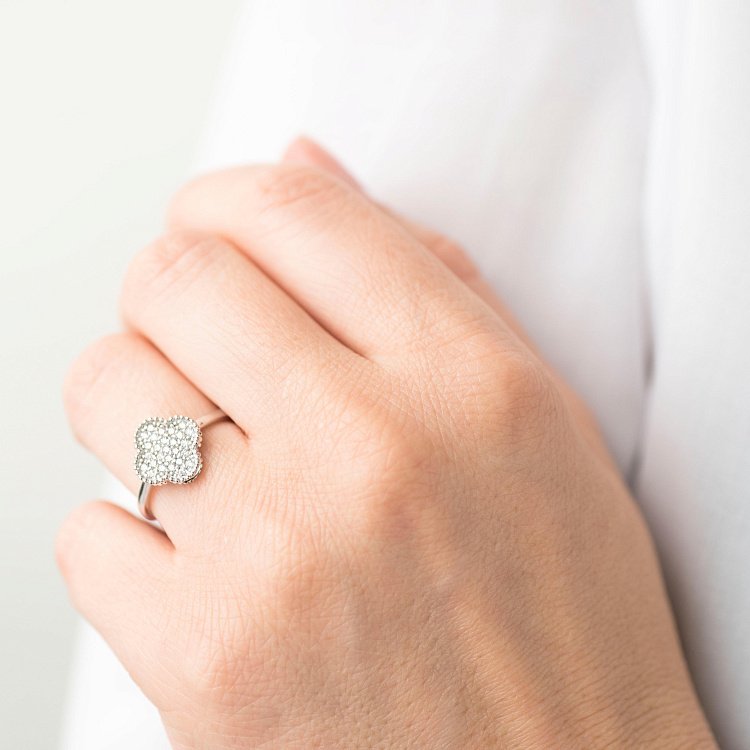 Золотое кольцо "Клевер" (фианиты) к05691 от ювелирного магазина Оникс - 1