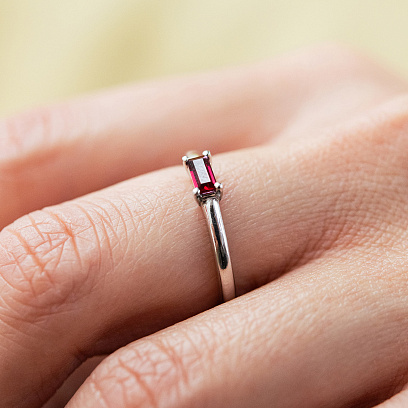 Серебряное кольцо с синтетическим рубином 1923/1р-HRUB №2