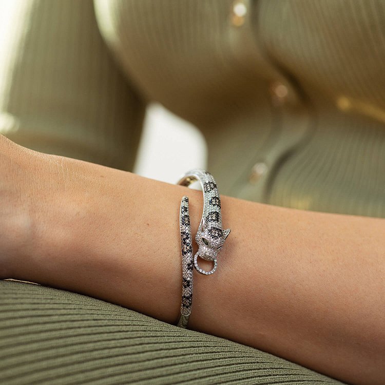 Жорсткий срібний браслет "Пантера" з фіанітами 386б від ювелірного магазину Онікс - 1