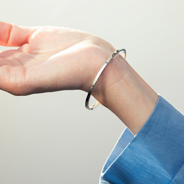 Жорсткий браслет "Kylie" у білому золоті mini б05571 від ювелірного магазину Онікс - 14