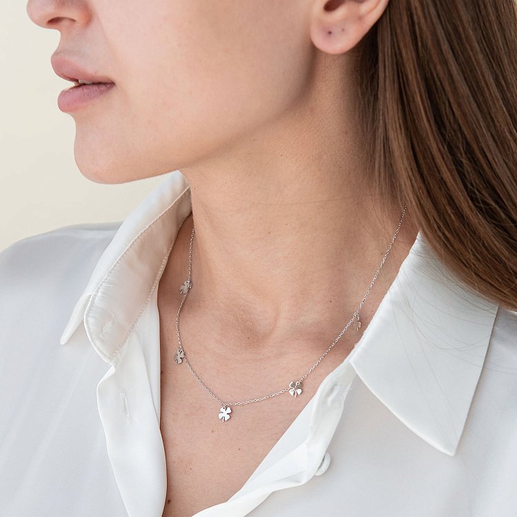 Серебряное колье "Клевер" 181154 от ювелирного магазина Оникс - 1