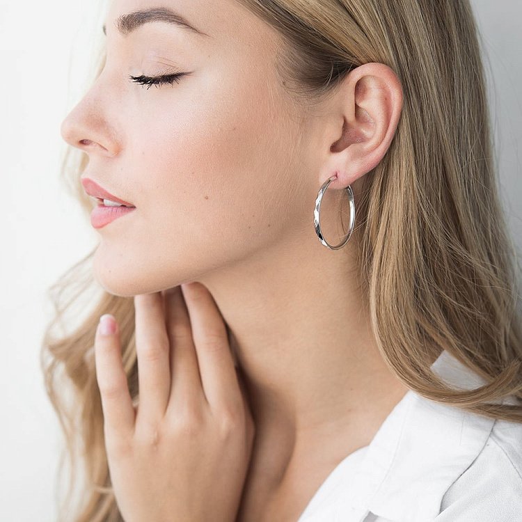 Срібні сережки-кільця 122255 від ювелірного магазину Онікс - 1