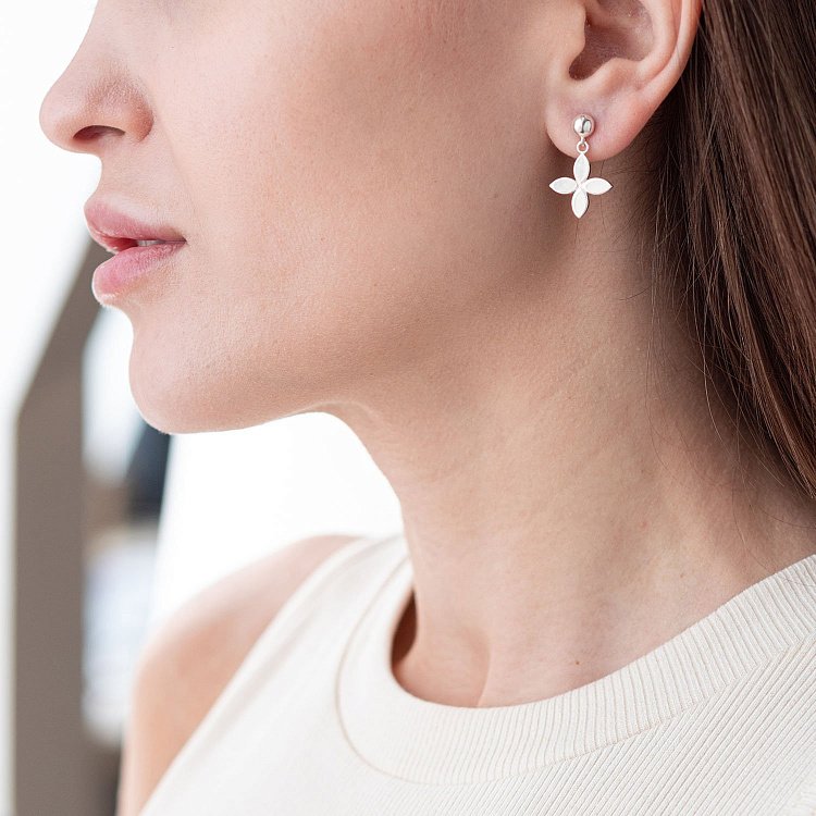 Сережки - пусети "Конюшина" в сріблі 122878 від ювелірного магазину Онікс - 4