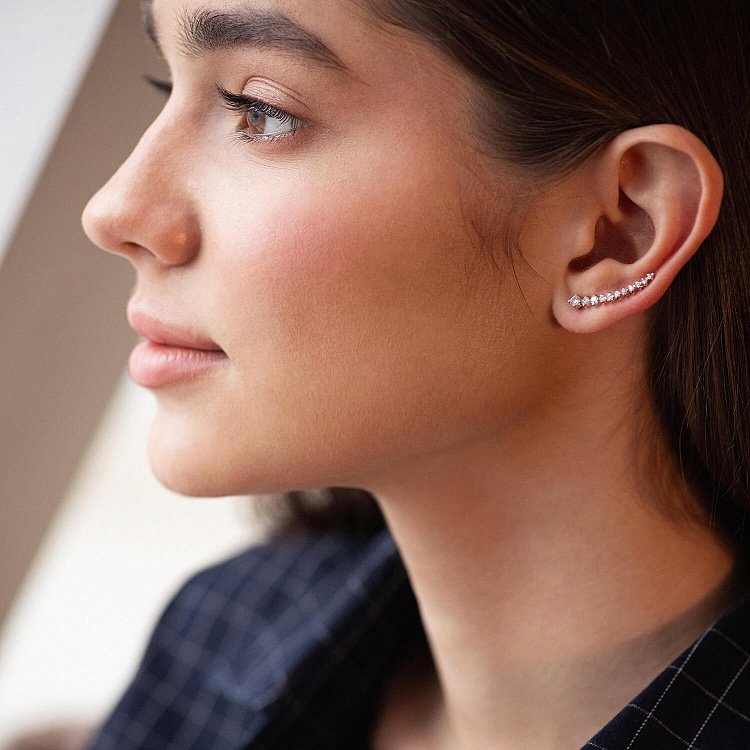 Срібні сережки - клаймбери з фіанітами 122852 від ювелірного магазину Онікс - 3