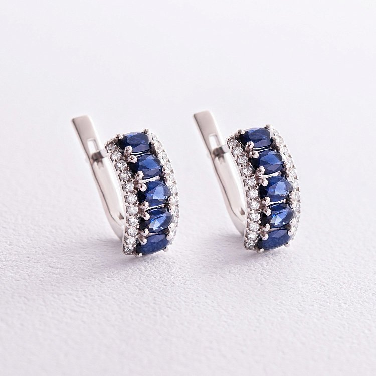 Серебряные серьги с синт. сапфирами и фианитами 2473/1р-NSPH от ювелирного магазина Оникс