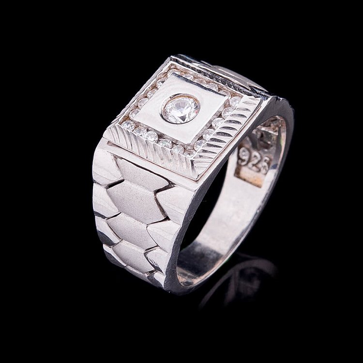 Серебряная печатка с фианитами 11514 от ювелирного магазина Оникс